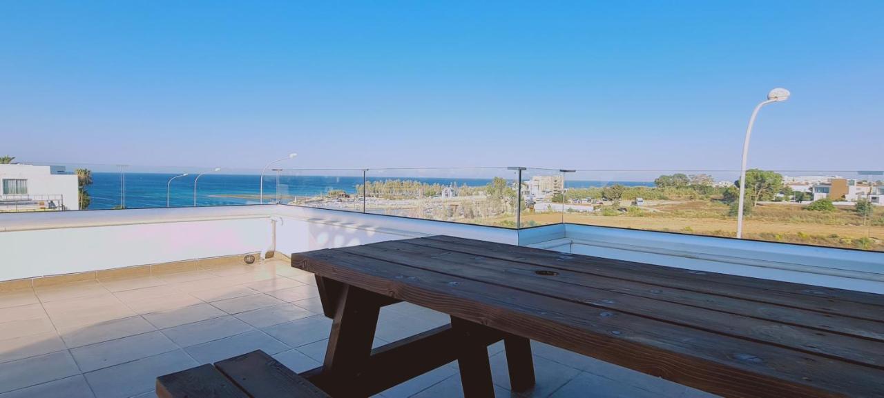 Stay Trinity Beach Apts Паралимни Экстерьер фото